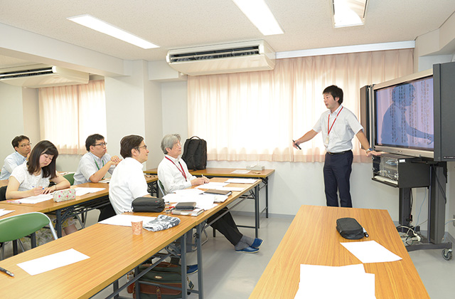 専任教員の計画的採用と戦略的研修による教育力の強化